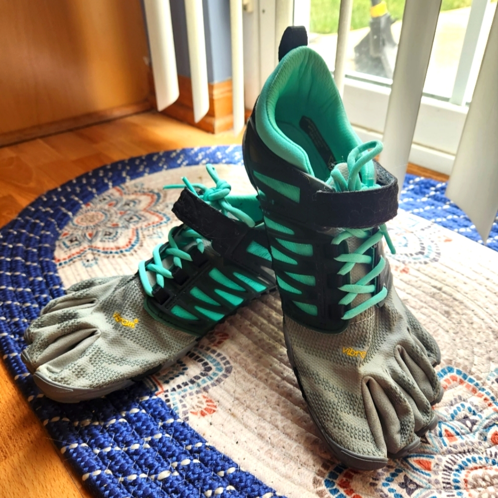 Vibram Fivefingers Shoes Sz 9-9.5